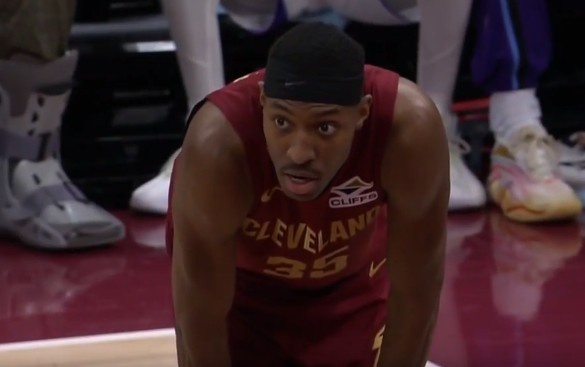 视频直播-你还真别说！骑士双向汤姆林抢断反击加速 起三步滑翔单臂战斧！