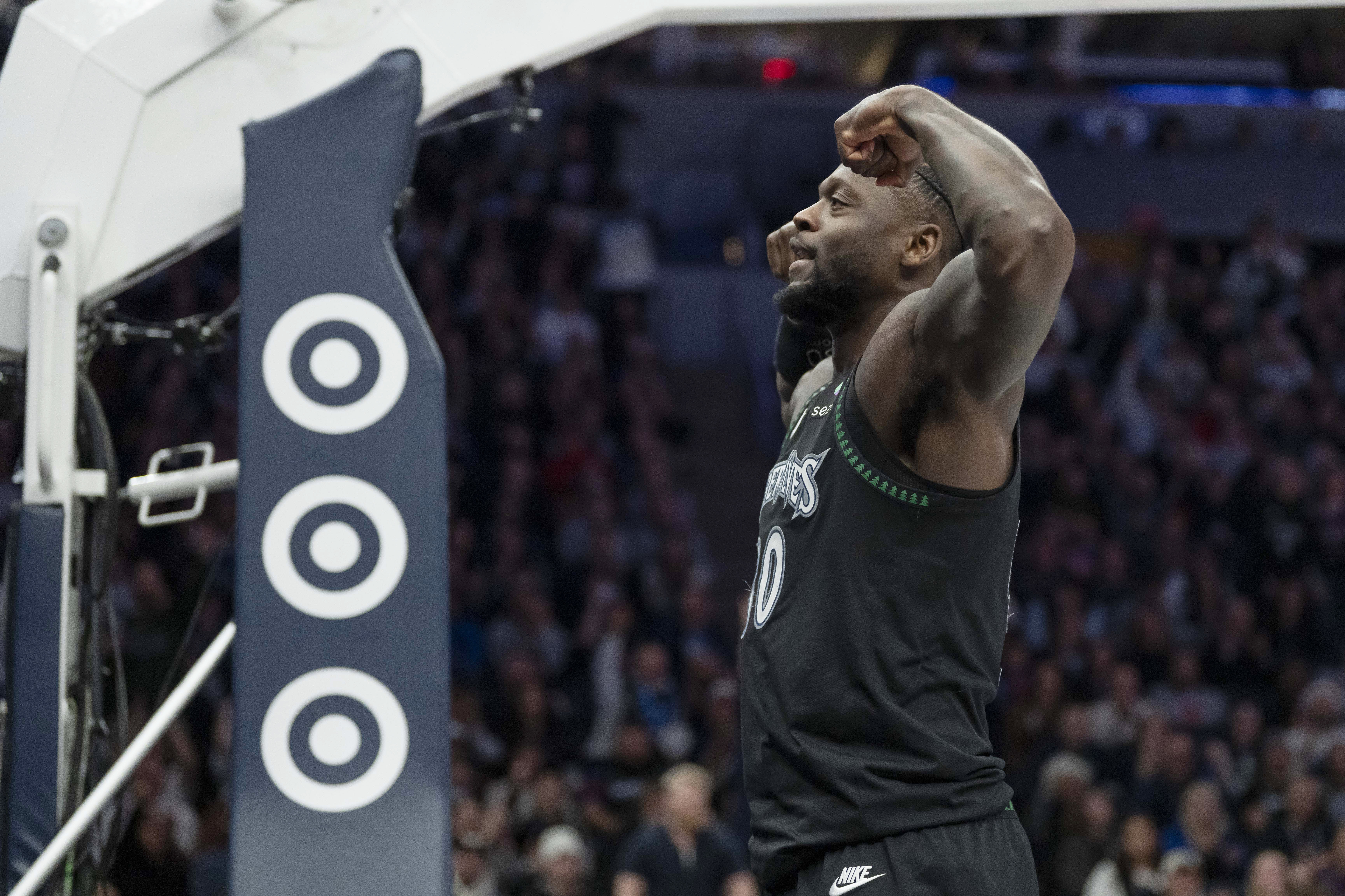 APP下载-超强表现！兰德尔半场14中10高效砍24分 另有5板6助1断&amp;三分6中4