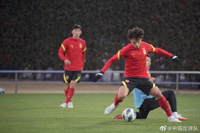 hth sports-国足战日本用三后卫or五后卫？中场关键两翼更致命