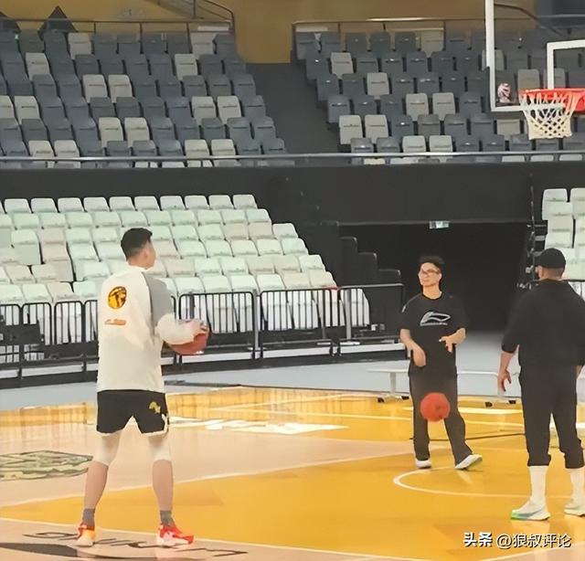 hth sports-胡金秋重返俱乐部训练引热议！王博：必须强制让他休息几天